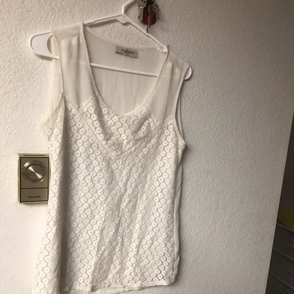 White lace tank top. Size SMALL.